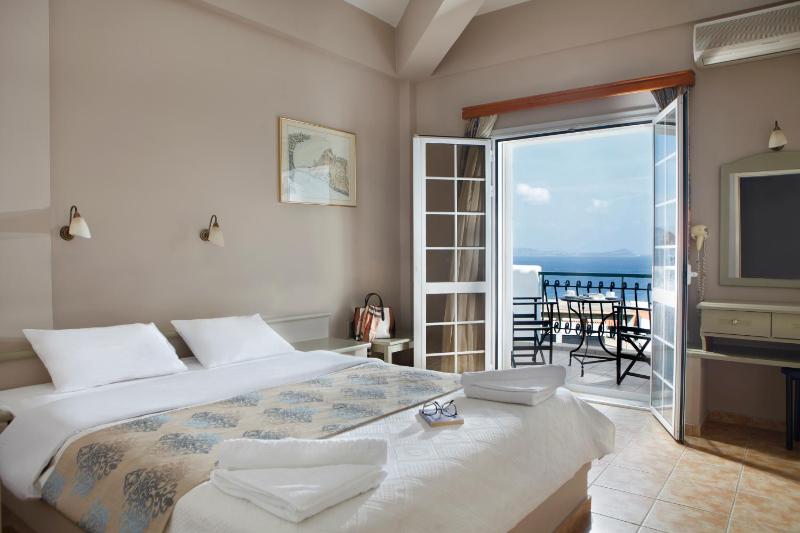 Double Room with Sea View image 3