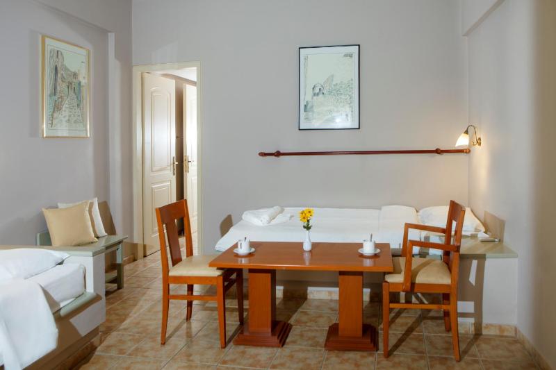 Family Room with Sea View image 2