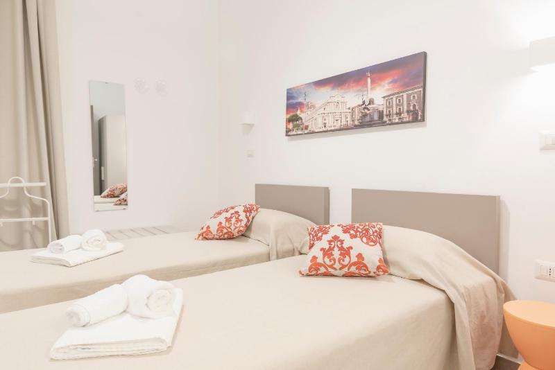 Fladi House Catania - image 38