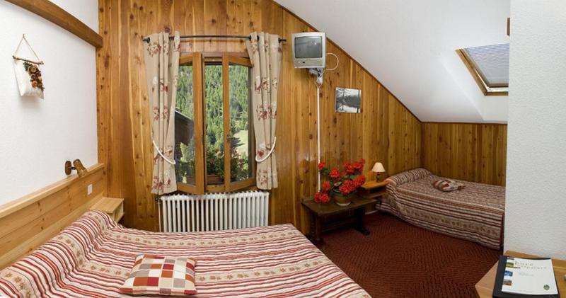 Double Room image 3