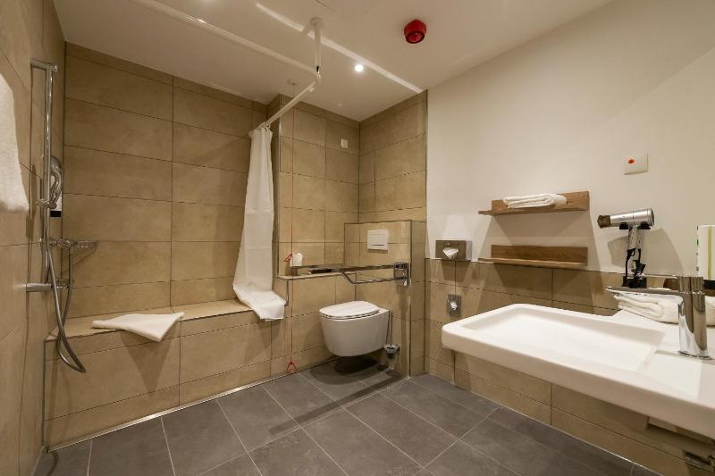 Large Double Room image 4