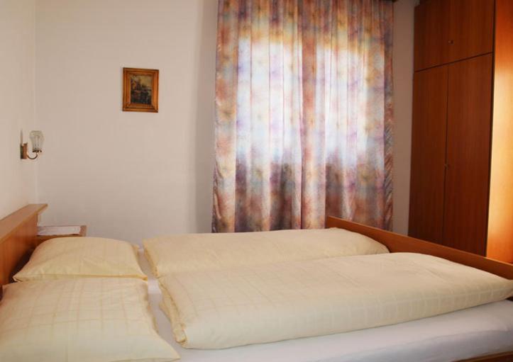 Double Room with Balcony image 2
