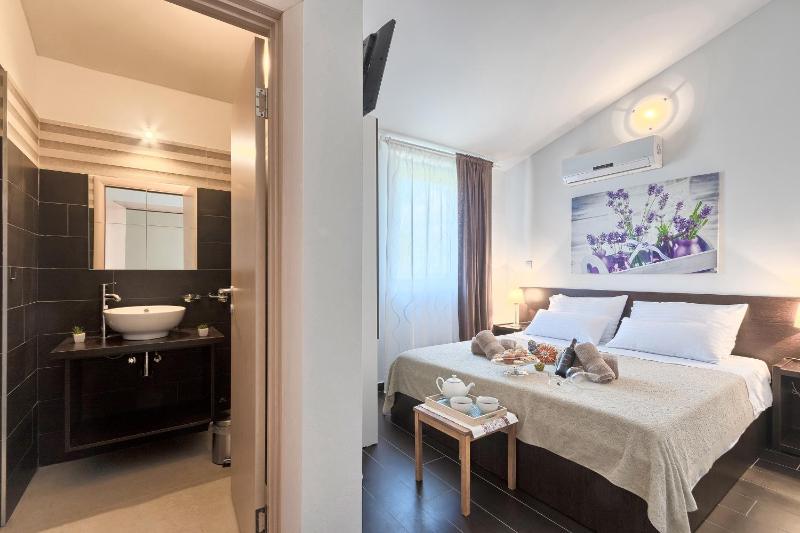Deluxe Villa image 3
