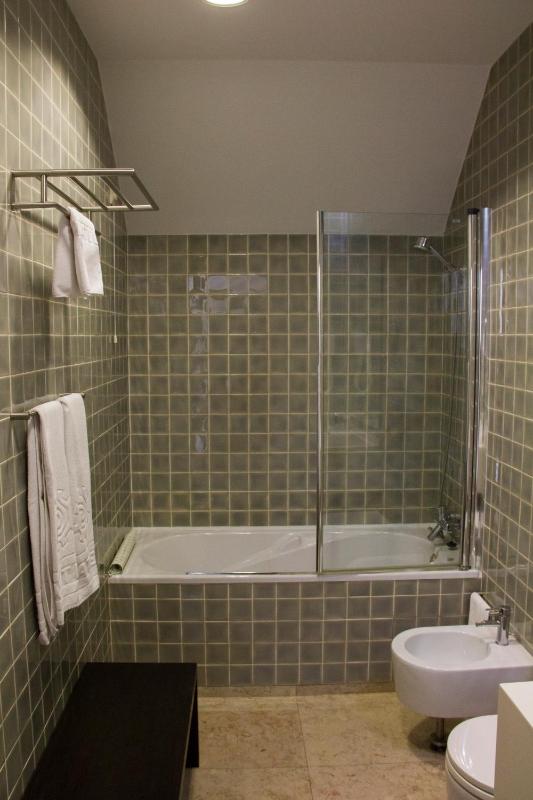 Standard Double or Twin Room with Lagoon View image 3