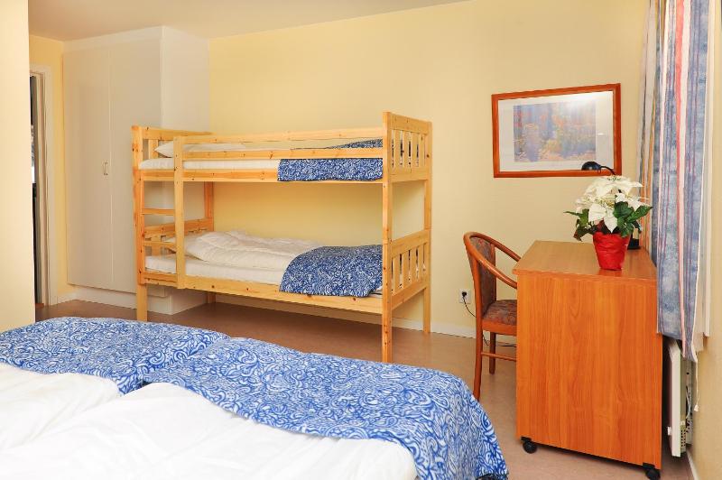 Quadruple Room with Private Bathroom image 2