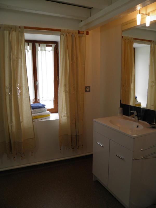 Family Room image 3