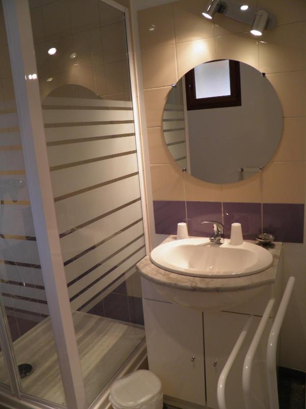 Single Room image 2