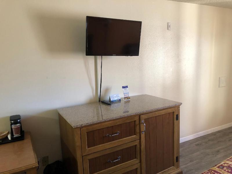 King Room - Non-Smoking image 3