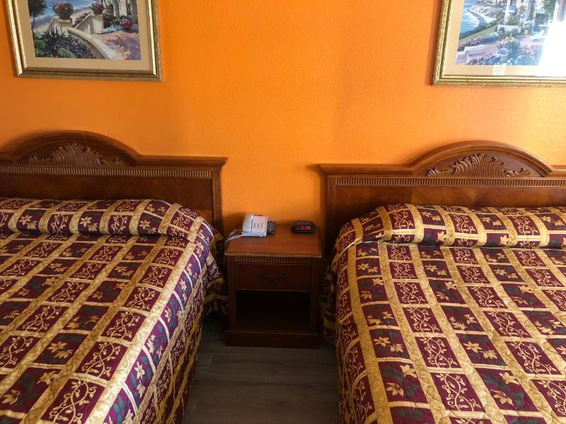 King Room with Two King Beds - Non-Smoking image 4