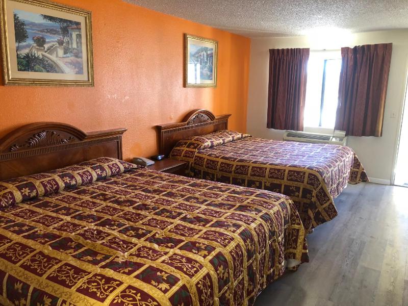 King Room with Two King Beds - Non-Smoking image 2