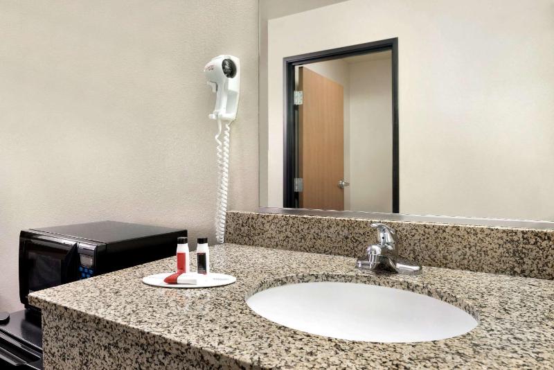 King Room - Non-Smoking image 2