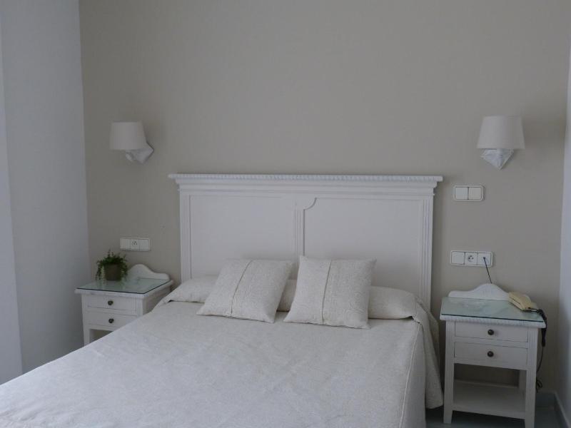 Double or Twin Room with Sea View image 3