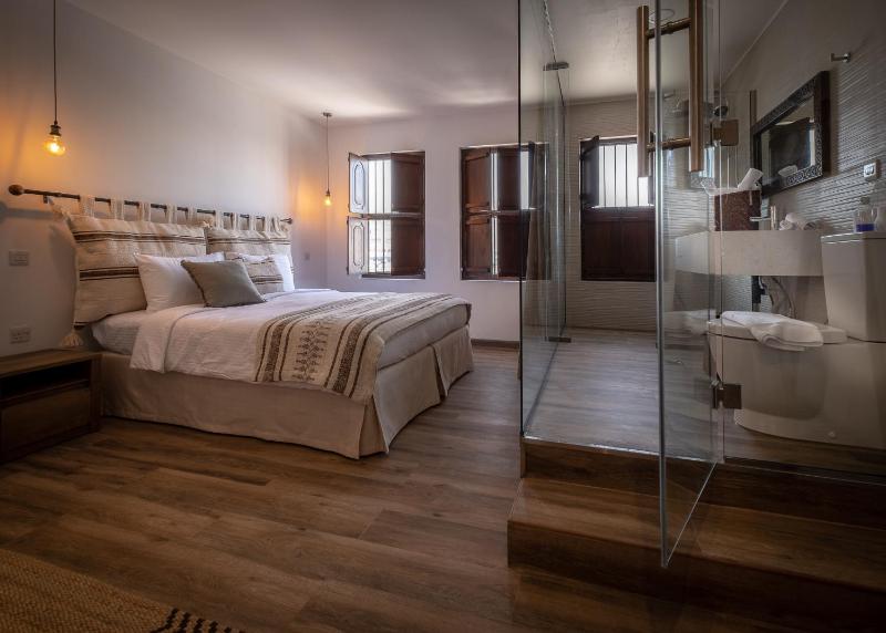 Deluxe Double Room with Sea View image 2