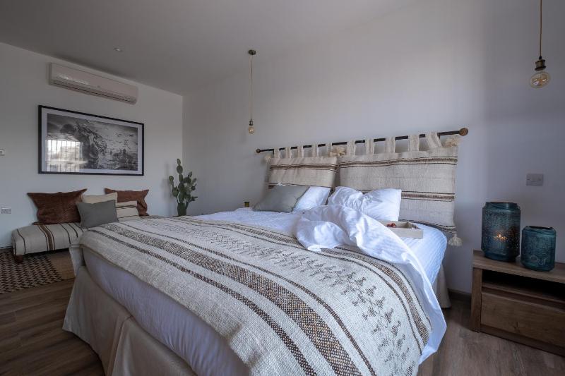 Deluxe Double Room with Sea View image 2