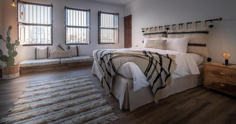 Deluxe Double Room with Sea View image 3