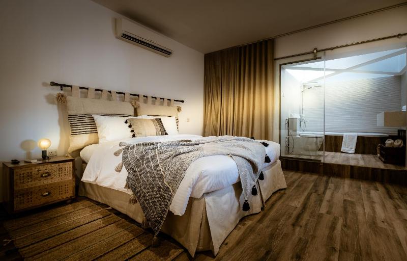 Deluxe Double or Twin Room with River View image 2