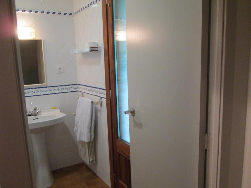 Double or Twin Room image 3