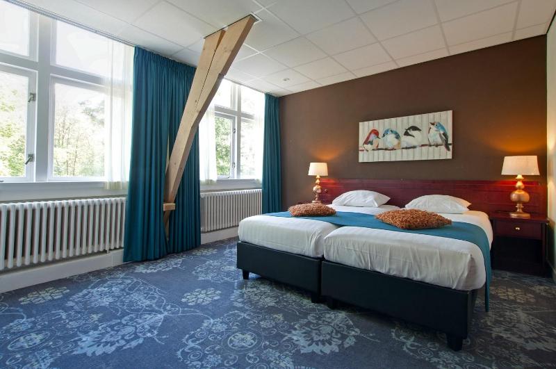 Deluxe Twin Room image 4