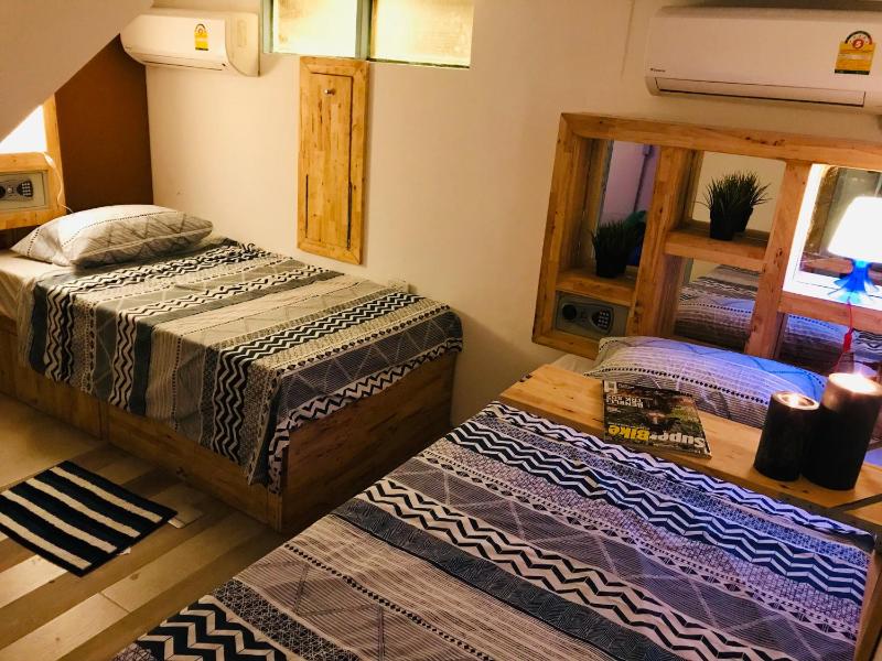 Budget Twin Room image 3
