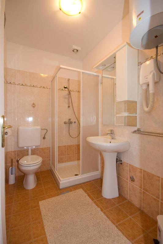 Studio (3 Adults) image 4