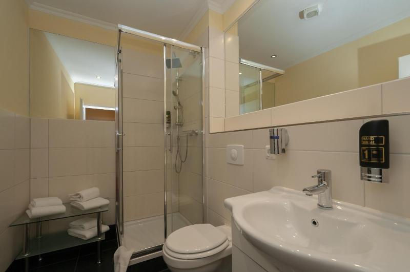Deluxe Double Room image 2