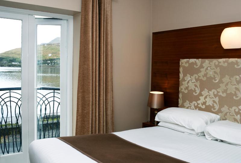 Deluxe Double or Twin Room with Sea View image 3