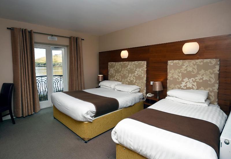 Deluxe Double or Twin Room with Sea View image 4