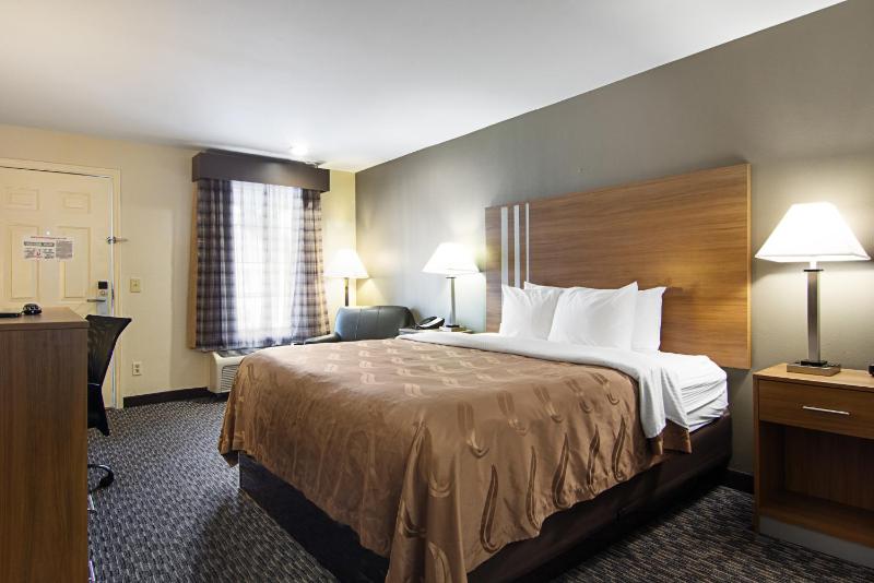 King Room - Accessible/Non-Smoking image 3