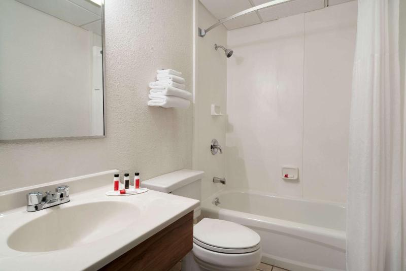 Double Room with Two Double Beds - Non-Smoking image 4