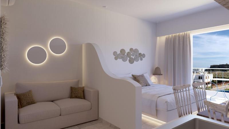 Superior Lux New Renovated Room With Panoramic View and free Airport  shuttle image 2