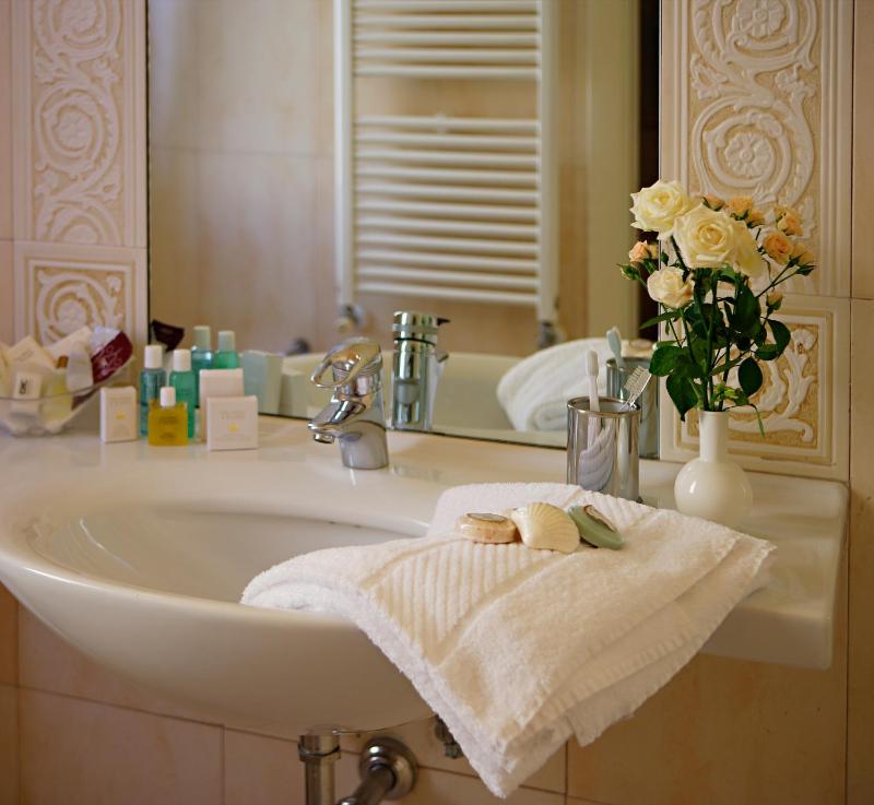 Superior Double Room image 2