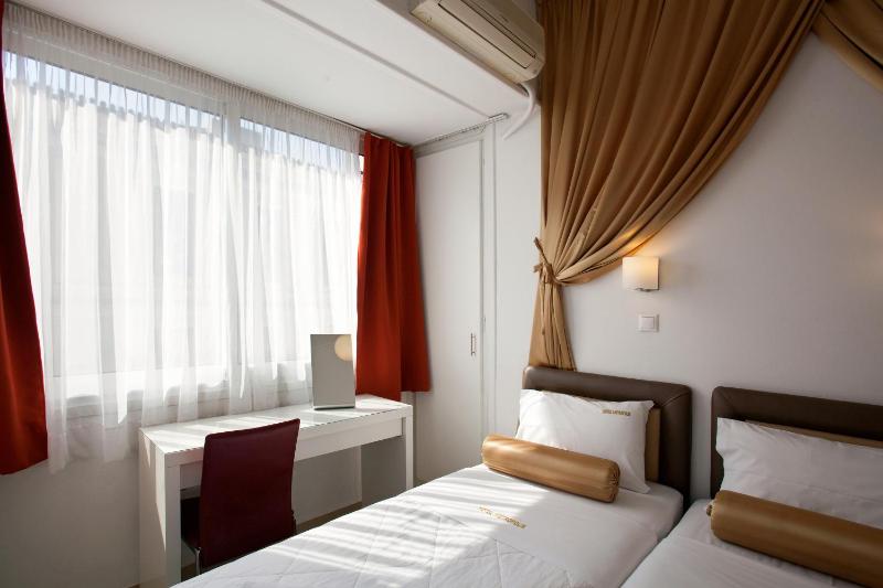 Standard Double or Twin Room image 3