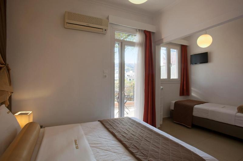 Triple Room with Acropolis View image 2