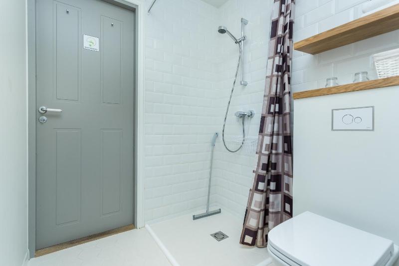 Angleterre Apartments - image 16