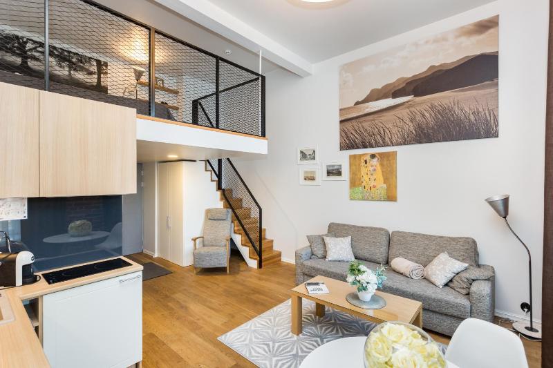 Three Sisters Apartment image 1