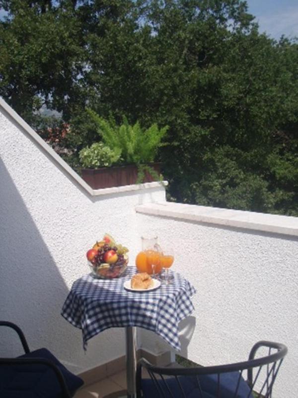 Double Room with Balcony and Mountain View image 2