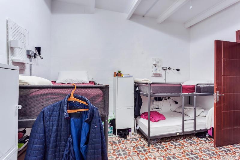 Bed in 6-Bed Mixed Dormitory Room image 3