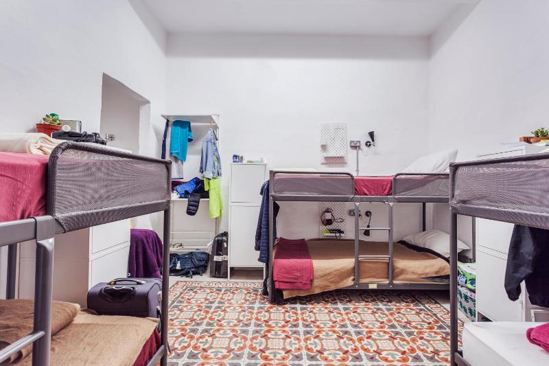 Bed in 6-Bed Mixed Dormitory Room image 1