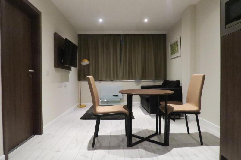 One-Bedroom Apartment image 2