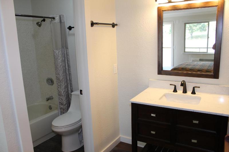 Deluxe Queen Room image 1