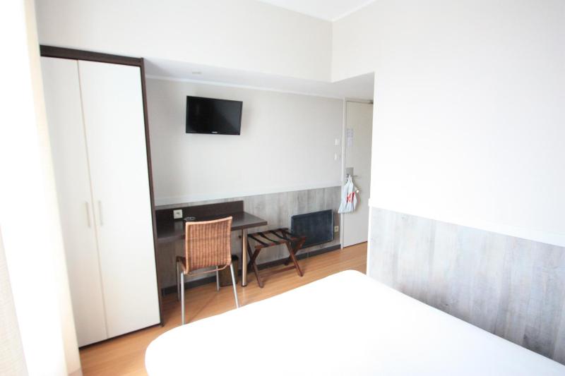 Double Room image 3