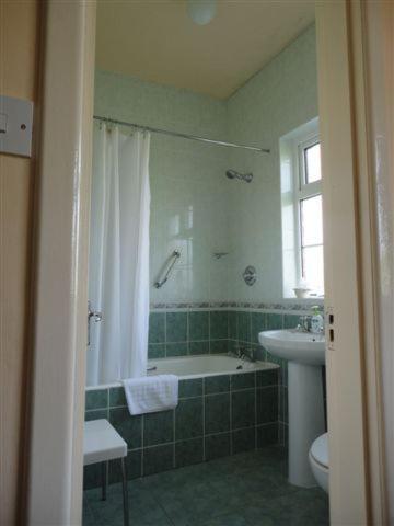 Family Room (2 Adults + 2 Children) image 2