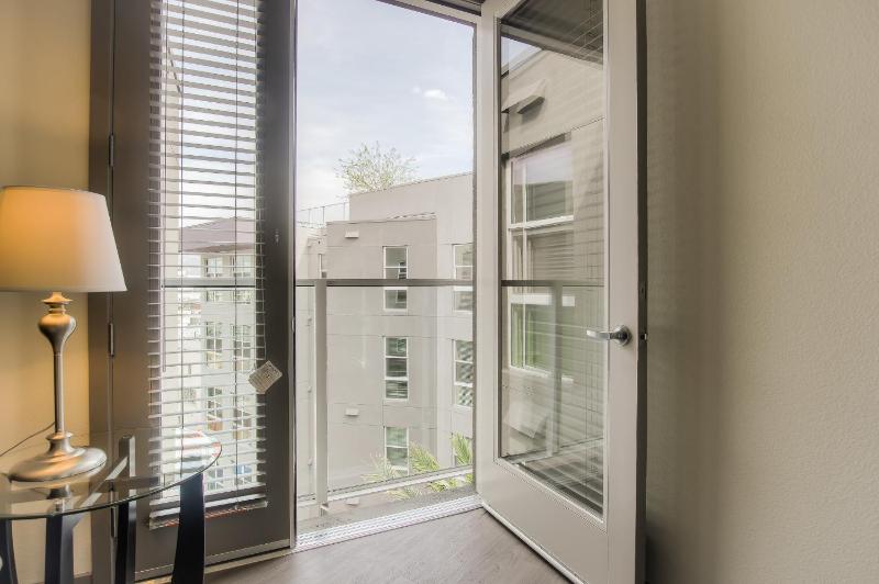 One-Bedroom Apartment image 3