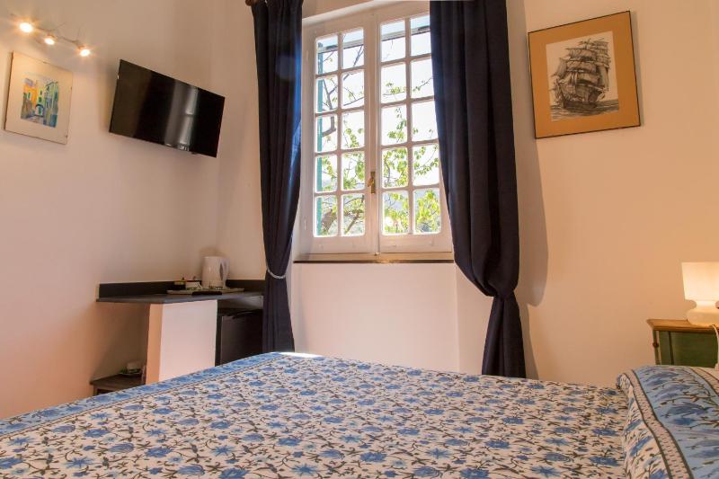 Deluxe Family Suite image 2
