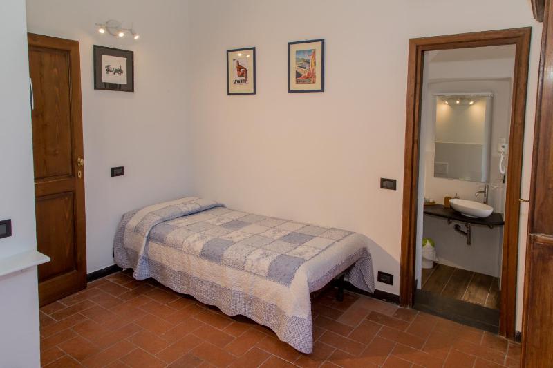 Deluxe Family Suite image 4