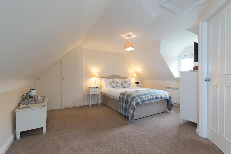 Deluxe Double Room image 3