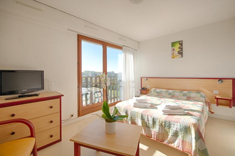 Double Room image 3