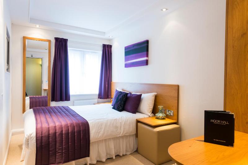 Small Double Room image 1
