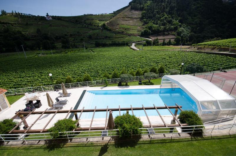 Seven-Bedroom House image 3