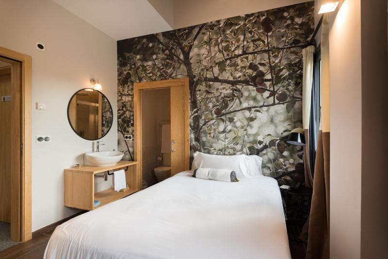 Small Double Room image 1